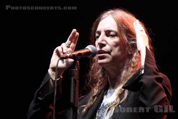 PATTI SMITH - 2011-11-21 - PARIS - Olympia - 